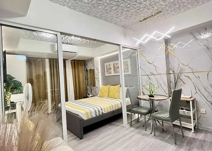 Azure Staycation By Cm Aparthotel