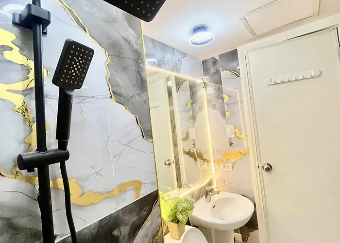 Azure Staycation By Cm Aparthotel