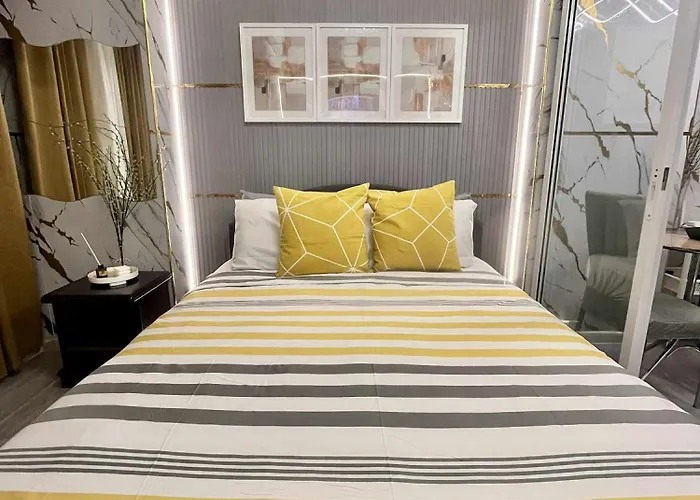 Azure Staycation By Cm Aparthotel