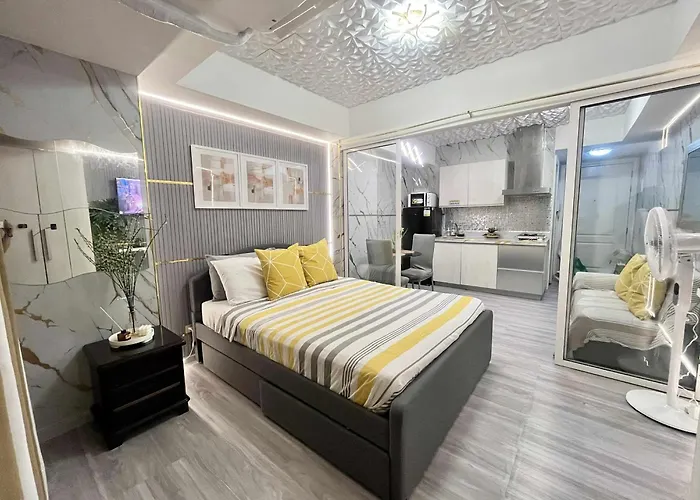 Azure Staycation By Cm Aparthotel *